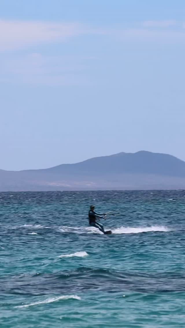 You did it!! Up and riding in both directions, what's next?  Transitions? Riding toe side? Jumps?  Learnng to kite with @freeridekiting isn't a few short, good luck sessions, it's a full course!  We teach you everything you need to venture out on your own.  #kiteboarding #kitesurfing #kitefoil #adventurelife